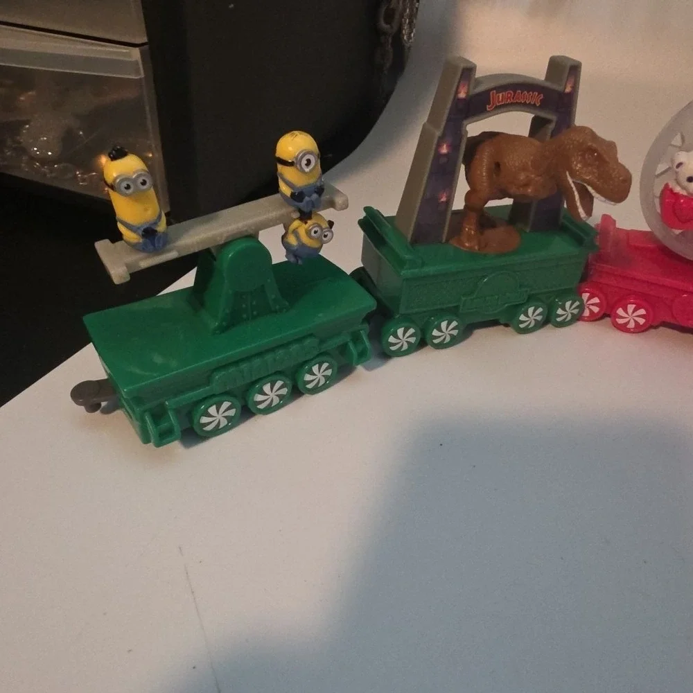 McDonalds 2017 Happy Meal Holiday Express Train‎ Lot of 7 Engine Caboose Cars